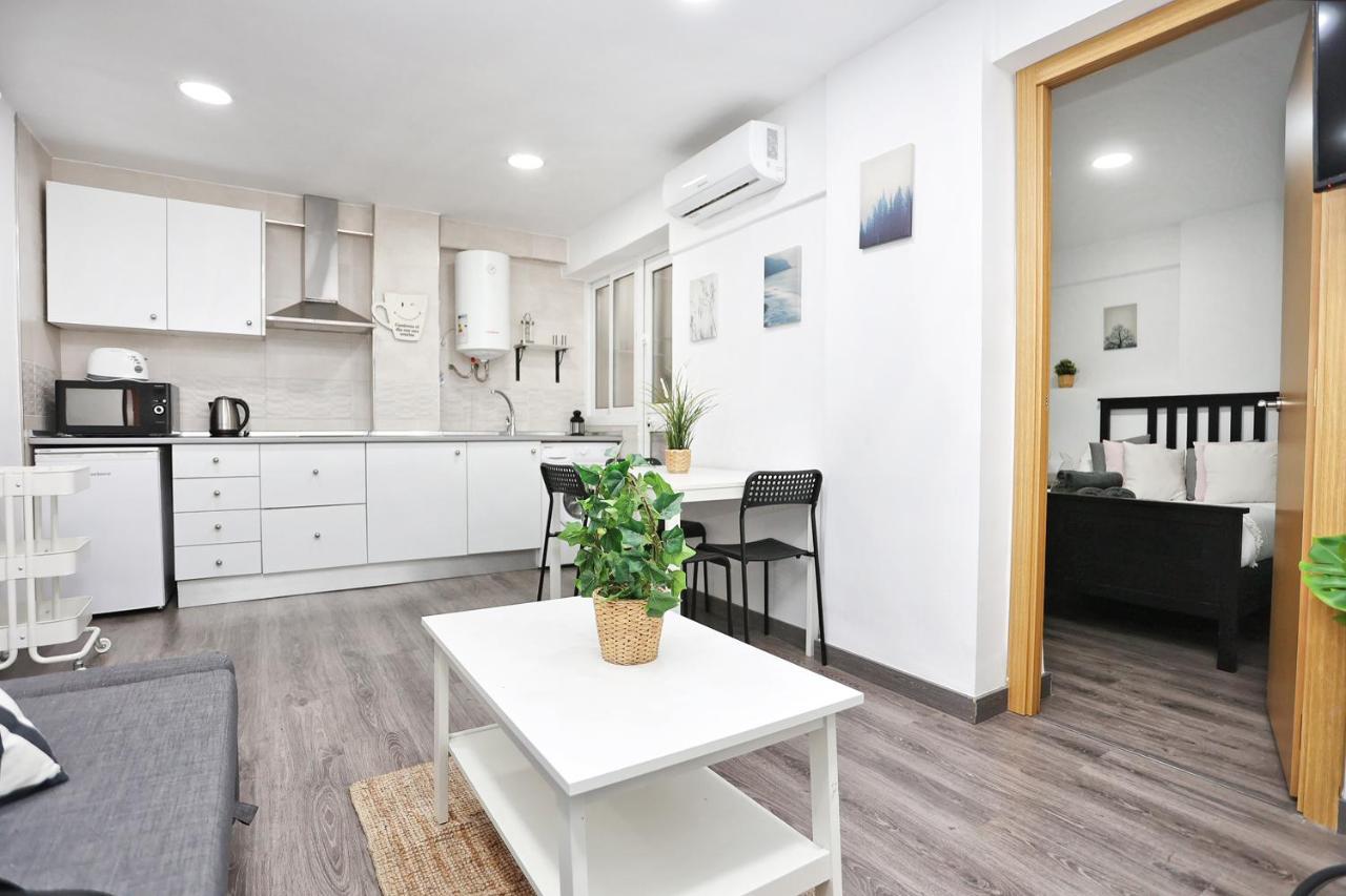 Apartament Holidays2Malaga Goya - Zona Huelin & 500 Mts De La Playa Zewnętrze zdjęcie