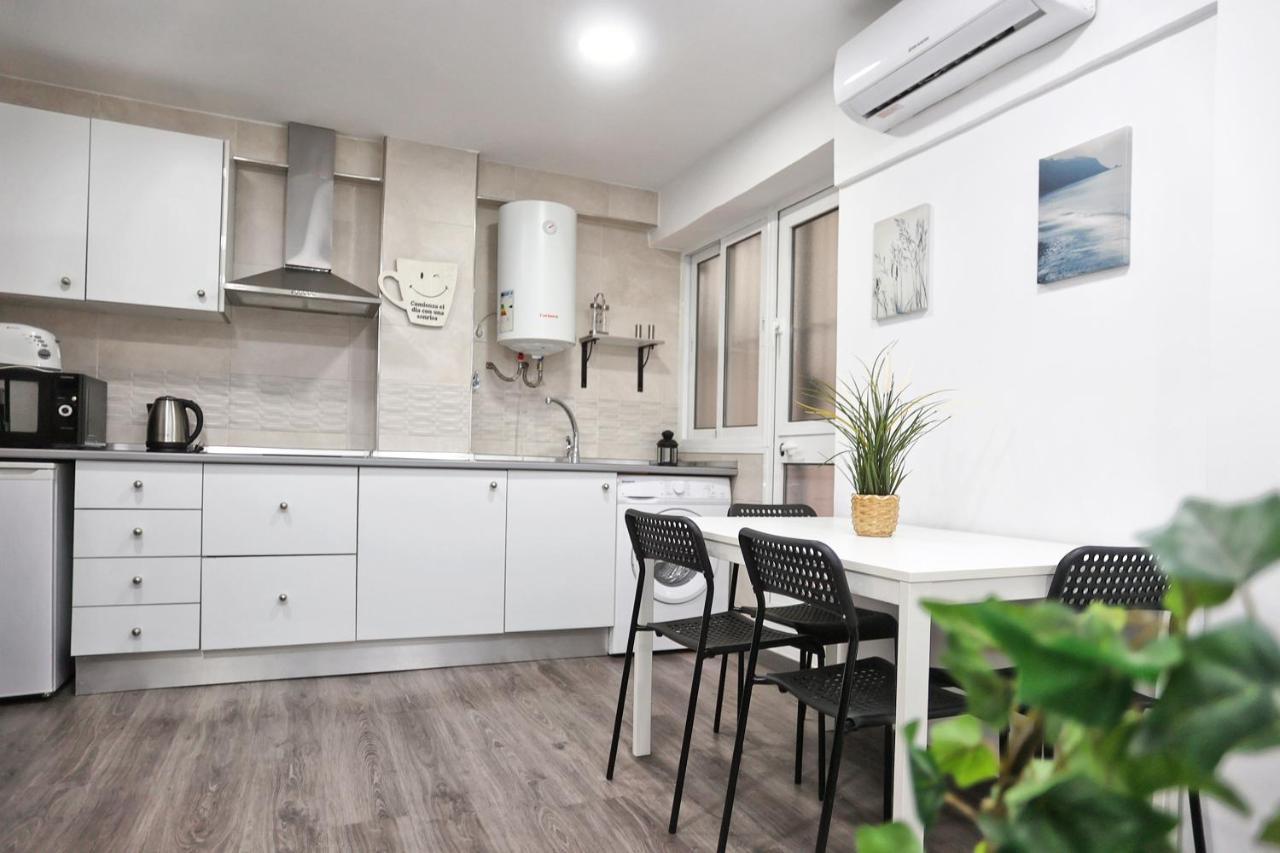 Apartament Holidays2Malaga Goya - Zona Huelin & 500 Mts De La Playa Zewnętrze zdjęcie