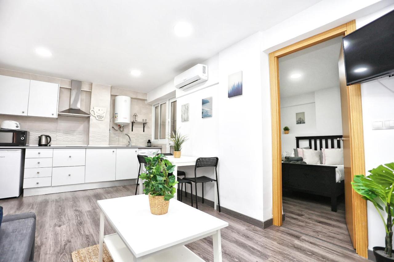 Apartament Holidays2Malaga Goya - Zona Huelin & 500 Mts De La Playa Zewnętrze zdjęcie